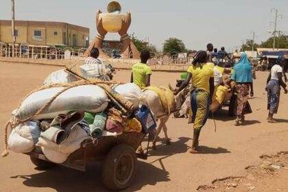 Ataques em Burkina Faso: em outubro, extremistas islâmicos mataram ao menos 200 pessoas em quatro dias de ataques na vila de Manni. Foto: Portas Abertas.