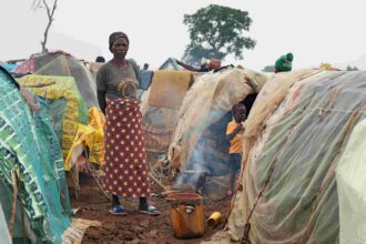 Cristãos são deslocados devido à violência mundial, que agora vivem agora em acampamentos sem comida, água, saneamento e cuidados médicos. Foto: Portas Abertas.