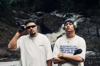 Os trappers Nesk Only e 2metro lançaram o EP colaborativo “DU NADA – Parte 1”. O projeto conta com as faixas “Hebreus 12” e “Nunca Mais”. Foto: Divulgação.