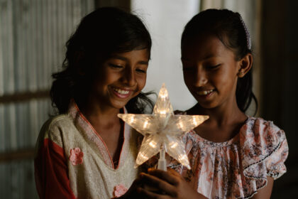 Descubra como cristãos da Igreja Perseguida celebram o Natal em diferentes países, enfrentando desafios com fé, amor e esperança. Foto: Portas Abertas.