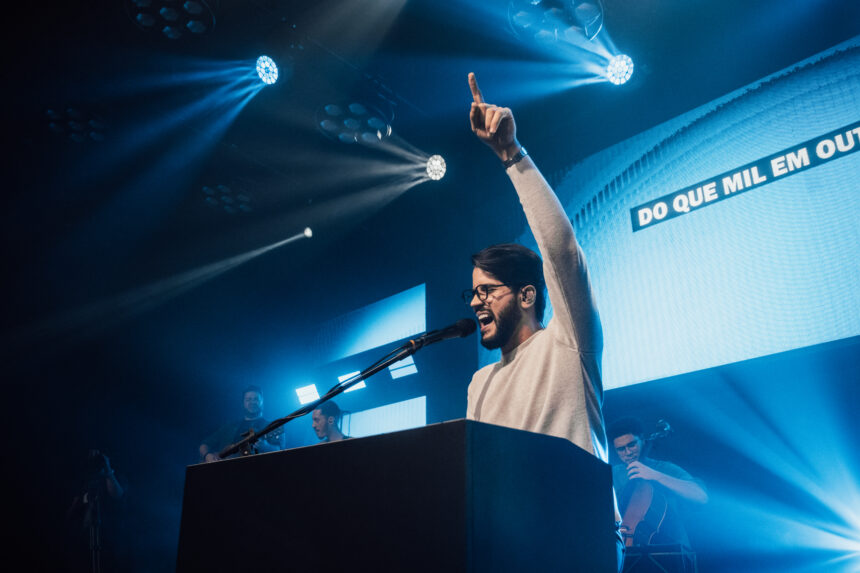 Gabriel Guedes lança o single "O Centro És Tu", exaltando a centralidade de Jesus, e celebra um ano histórico com várias conquistas. Foto: Divulgação.