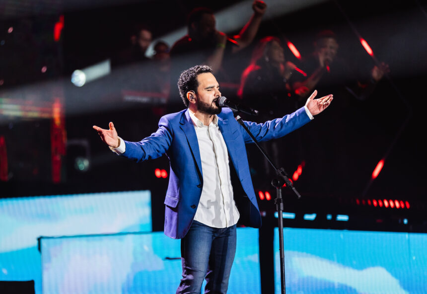 Luciano Camargo lança o DVD Unidos pela Fé com "Vai Passar". Especial estreia na TV Record em 22 de dezembro. Foto: Divulgação.