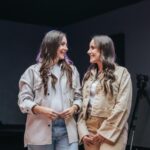 As gêmeas cantoras Taisa e Tainá lançaram recentemente, pela OniMusic o primeiro single autoral da dupla intitulado “Fogo do Espírito”. Foto: Divulgação.