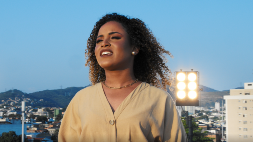 Vitória Costa lança “Não Vou Parar” pela Graça Music, destacando-se pela técnica vocal, entrega emocional e arranjo moderno. Foto: Divulgação.