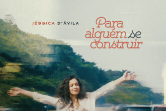 Jéssica D’Ávila, cantora, compositora e instrumentista, está lançando, pela gravadora Graça Music, o single “Para alguém se construir”. Foto: Divulgação.