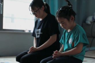 Menina com um buraco no coração é curada após cirurgia viabilizada pela fé e apoio do programa "Operação Bênção". Foto: Reprodução/CBN News