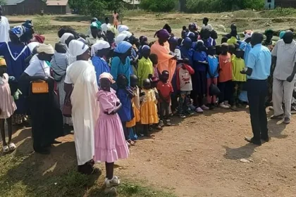 Nas águas do rio Nilo, onde o bebê Moisés foi resgatado pela filha de Faraó, mais de 80 pessoas foram batizadas. Nas águas do rio Nilo, onde o bebê Moisés foi resgatado pela filha de Faraó, mais de 80 pessoas foram batizadas. Foto: Church of the Nazarene