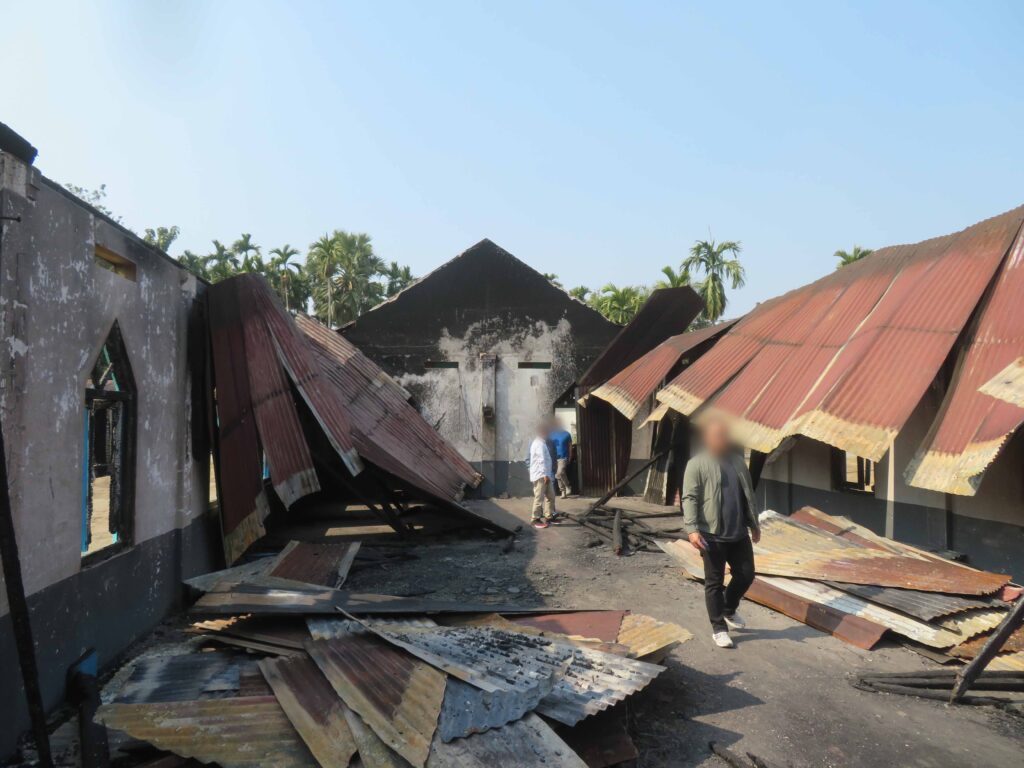 Cristãos na Índia veem capela destruída em incêndio suspeito