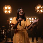 Larissa Santos lançou seu mais novo single, "O Decreto", que conduz os ouvintes em uma profunda jornada de adoração e confiança em Deus. Foto: Divulgação.