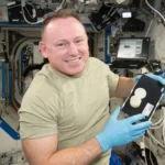 Astronauta da NASA, Barry Wilmore, destaca sua fé em Jesus após nove meses no espaço, enfrentando desafios técnicos e emocionais. Foto: NASA.
