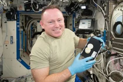 Astronauta da NASA, Barry Wilmore, destaca sua fé em Jesus após nove meses no espaço, enfrentando desafios técnicos e emocionais. Foto: NASA.