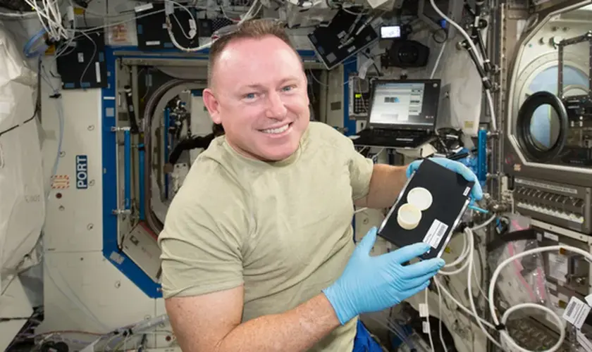 Astronauta da NASA destaca fé em Jesus após nove meses no espaço