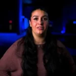 Ex-muçulmana que enfrentou abusos, visões com demônios e depressão profunda, encontra a paz e a transformação em Cristo. Foto: Reprodução/YouTube/Delafé Testemonies