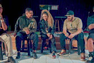 Após o sucesso dos primeiros singles da sequência acústica, artistas da Trindade Records lançam "Trindade Acústico 3 (Gadareno)". Foto: Divulgação.
