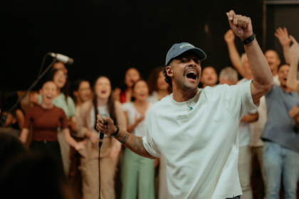 Deivison Pires lançou seu mais novo single, "Seja Forte e Corajoso", que já está disponível em todas as plataformas digitais. Foto: Divulgação.