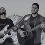 O cantor Tarik Mohallem lança "Neste Lugar", uma canção que combina melodia, intimismo e o estilo do rock cristão. Foto: Divulgação.