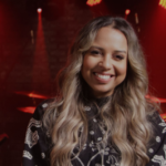 Mari Rocha apresenta os singles "Vitorioso És" e "Vaso Novo", canções que trazem mensagens de vitória, fé e restauração. Foto: Divulgação.