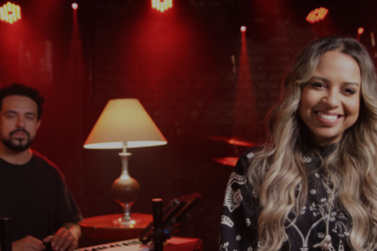 Mari Rocha lança "Deus Na Minha História", um single sobre a jornada da artista, disponível nas plataformas digitais. Foto: Divulgação.