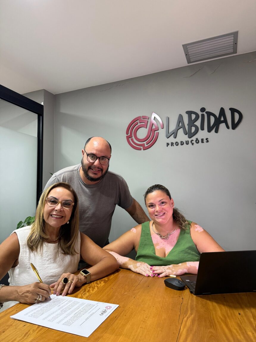 A cantora Cristina Mel assinou com a gravadora Labidad Music, marcando o início de uma nova fase em sua trajetória musical. Foto: Divulgação.