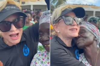 Uma idosa moçambicana, chamada Albertina, recebeu a cura da lepra após Deus dizer para missionária beijar suas mãos. Foto: Reprodução/YouTube/Sean Feucht
