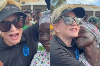Uma idosa moçambicana, chamada Albertina, recebeu a cura da lepra após Deus dizer para missionária beijar suas mãos. Foto: Reprodução/YouTube/Sean Feucht
