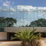 CFM proíbe bloqueadores hormonais em menores e eleva idade para cirurgia de mudança de sexo. Medida segue tendência internacional. Foto: CFM.