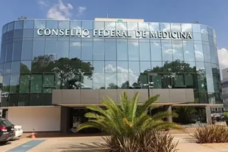 CFM proíbe bloqueadores hormonais em menores e eleva idade para cirurgia de mudança de sexo. Medida segue tendência internacional. Foto: CFM.