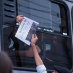 Igreja distribui mais de 5 mil jornais com a manchete: “Túmulo é encontrado vazio”, anunciando a ressurreição de Jesus. Foto: Divulgação/Comunidade Alcance