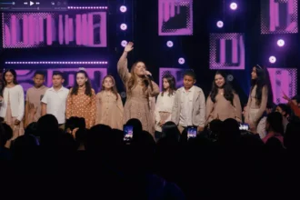 A cantora Sarah Farias lançou seu mais novo single, “Não Darei o Meu Louvor”, uma canção de adoração com forte mensagem espiritual. Foto: Divulgação.