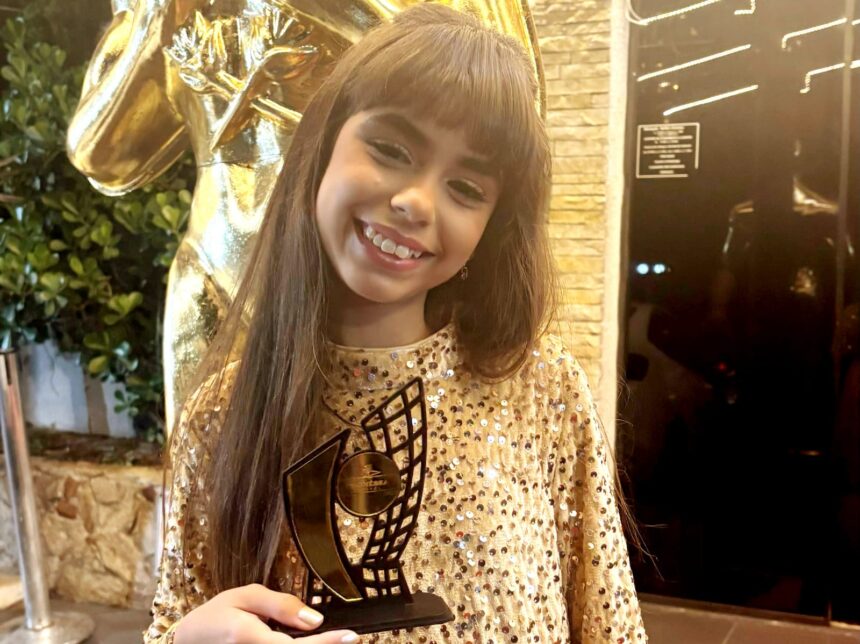 A cantora gospel Alassedaney Melo, de apenas 11 anos, foi a vencedora do Prêmio Promessa Gospel 2025, na categoria Projeto Infantil Talento. Foto: Divulgação.