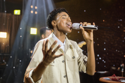João Gabriel, de 14 anos, lança “O Deus de Milagres” pela Gold Music, destacando seu talento no pop pentecostal. Foto: Divulgação.
