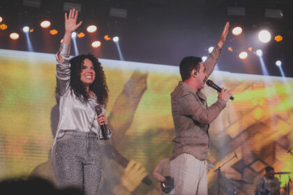 Rebeca Carvalho lança a canção “Você Viverá”, com distribuição da Onimusic, com a participação especial de Leandro Borges. Foto: Divulgação.