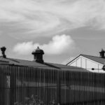 Em campo de deportação, cristão iraniano compartilha o evangelho enquanto enfrenta a ameaça de ser enviado de volta ao Irã. Foto: Ilustrativa/Unsplash.