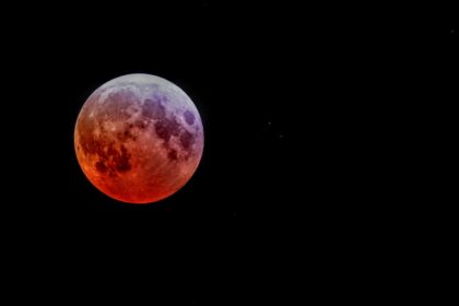 Eclipse lunar em 33 d.C. pode confirmar dia da crucificação de Jesus, segundo dados da NASA e estudos históricos. Foto: Representativa/Pexels.