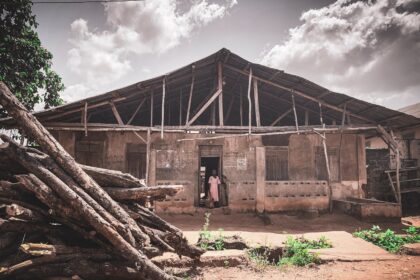 Cristãos foram mortos em ataques na Nigéria, com vilarejos incendiados, milhares de desabrigados e comunidades clamando por proteção. Foto: Representativa/Pexels.