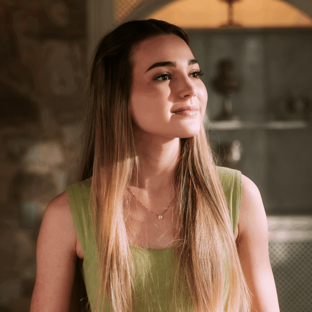 Esther Durán, filha de Chris Durán, estreia seu primeiro projeto