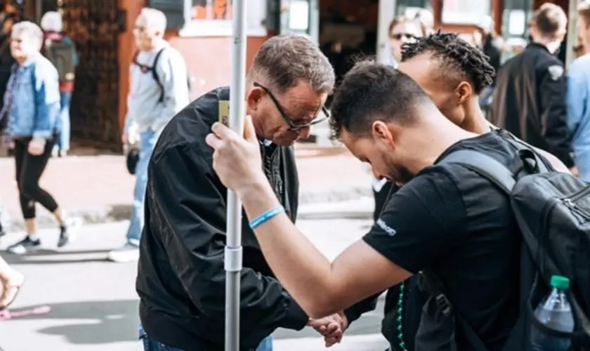 Após se converter, ex-viciado lidera movimento evangelístico nos EUA