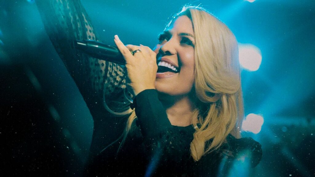 Andréa Fontes lança novo single chamado “Céu, Minha Recompensa”
