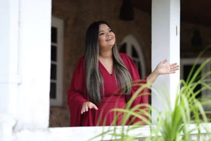 A cantora cristã Marcele Barbosa, vencedora da última edição do concurso Som Gospel, lançou recentemente o single inédito “Me Manteve Vivo”. Foto: Divulgação.