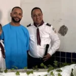 Pedreiro emociona a família ao aceitar Jesus e descer às águas no batismo na Bahia, após anos resistindo ao chamado de Deus. Foto: Notícias Adventistas