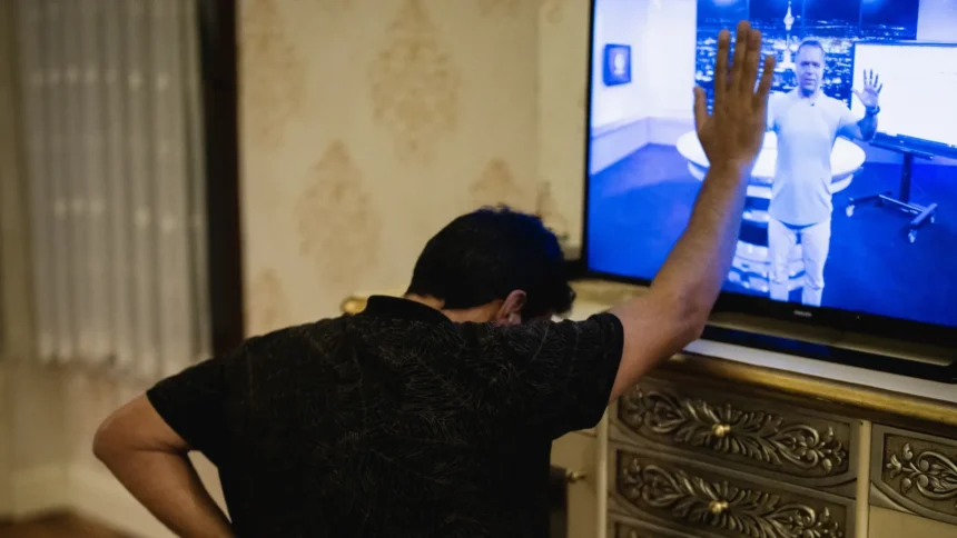 Avivamento no Irã cresce por meio de programas cristãos de TV, alcançando milhares com o evangelho apesar da perseguição. Foto: Portas Abertas.