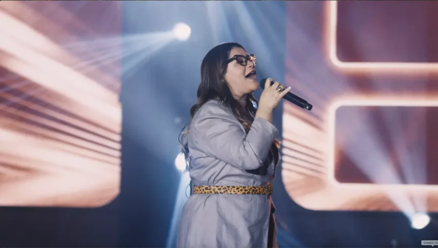 A cantora Midian Lima lançou “Reescreve a Minha História”, primeira canção inédita do projeto gravado ao vivo que leva o mesmo nome. Foto: Divulgação.