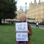EUA criticam o Reino Unido por perseguir cristãos que oram em silêncio em clínicas de aborto, violando liberdade religiosa e de expressão. Foto: ADF Internacional