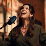 Rachel Novaes lança "Uma Voz, Uma Lembrança e Uma Canção", um álbum com sete faixas que marcaram sua história. Foto: Divulgação.