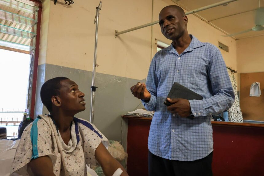 Equipe médica realizou 64 cirurgias gratuitas em povo fulani que sofriam há anos com fraturas não tratadas e dores crônicas. Foto: Reprodução/Samaritan's Purse