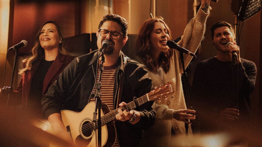 Fred Arrais lança "Live in SP", seu novo álbum com sete faixas autorais, que contam sobre cada momento diferente na sua vida. Foto: Divulgação.