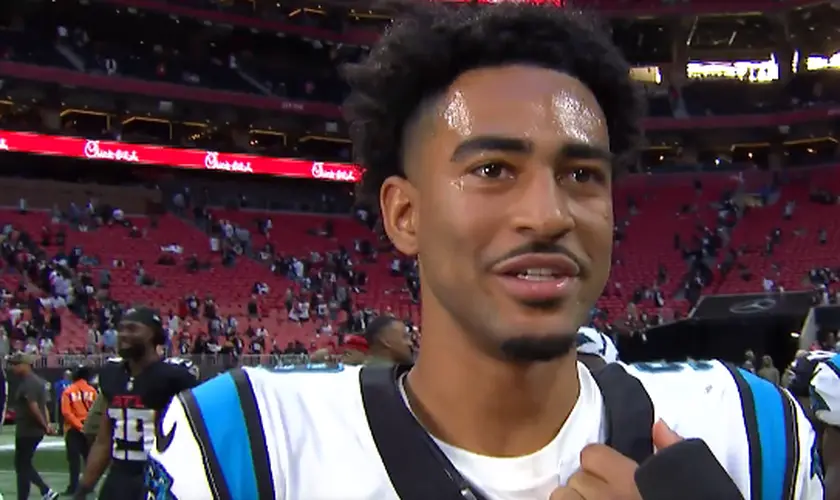 Jogador da NFL, Bryce Young, quebra recorde dos Panthers, lidera virada espetacular na prorrogação e atribui a vitória a Deus. Foto: Captura de tela/X/Fox NFL