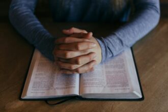 Após sentir a presença do Espírito Santo na Bethel Church (Califórnia), homem recebe oração e tem câncer de próstata curado. Foto: Representativa/Unsplash.