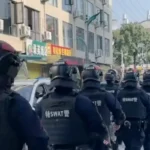 Operações policiais contra igrejas na China resultam em prisões de líderes e fechamento de comunidades não registradas. Foto: Captura de tela/ChinaAid