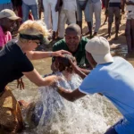 A missionária Heidi Baker compartilha como terroristas em Moçambique aceitaram Jesus após serem perdoados. Foto: rollandheidibaker.org